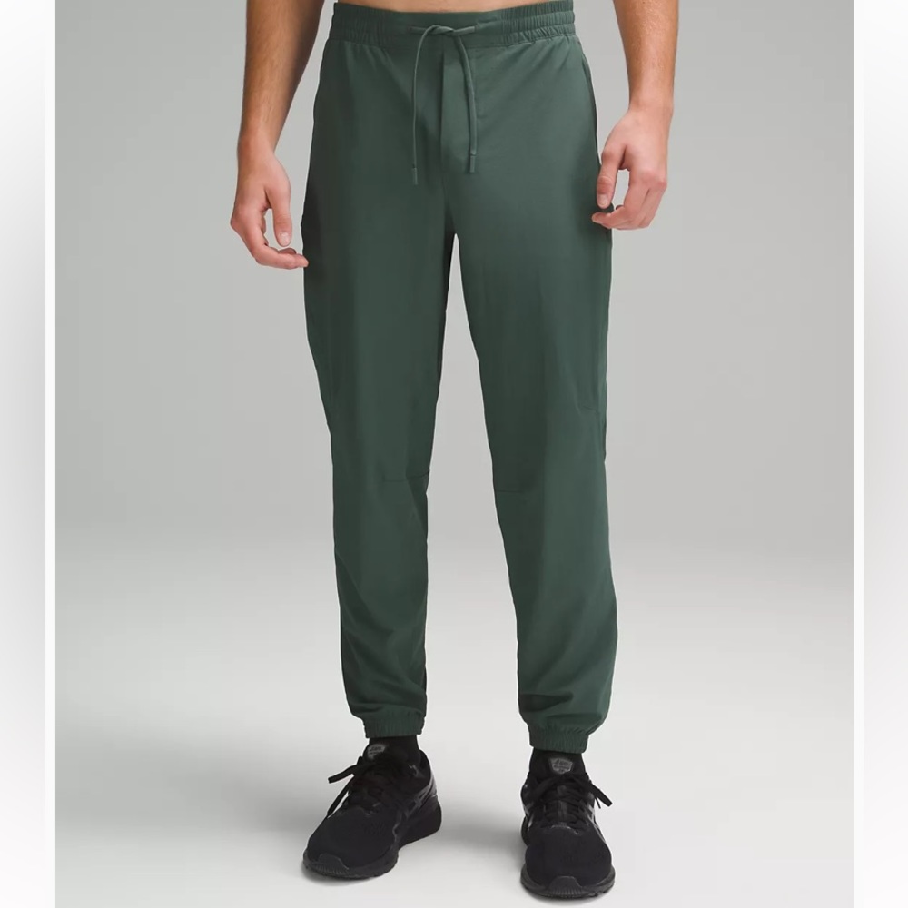 NWT Lululemon License to Train Cargo Jogger